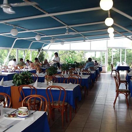אומיסאליי Hotel Adriatic מראה חיצוני תמונה