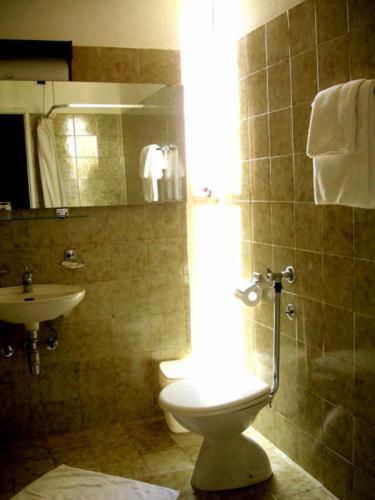 אומיסאליי Hotel Adriatic מראה חיצוני תמונה