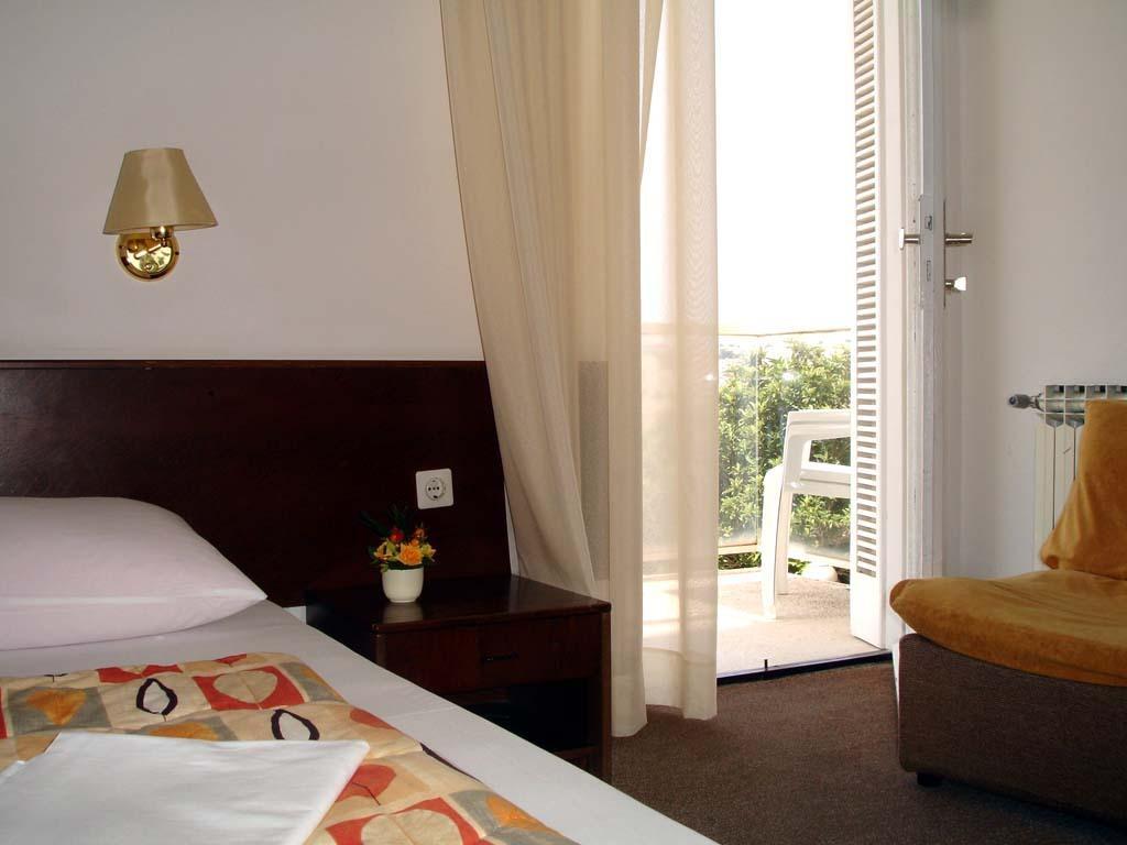 אומיסאליי Hotel Adriatic חדר תמונה