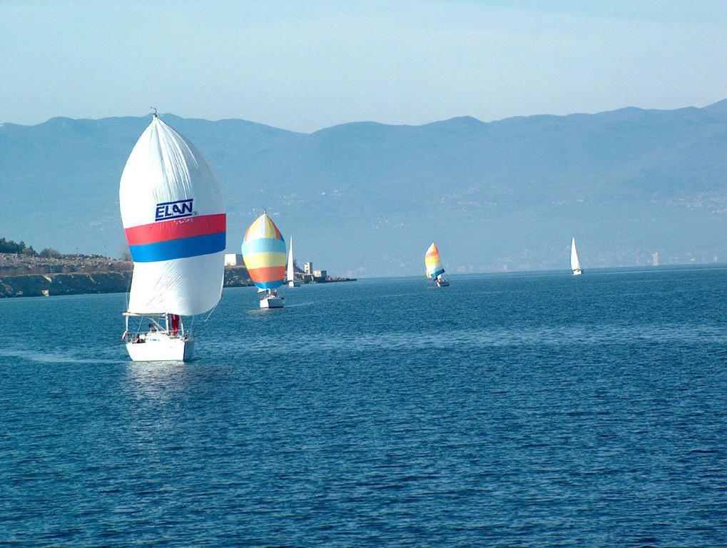 אומיסאליי Hotel Adriatic מראה חיצוני תמונה