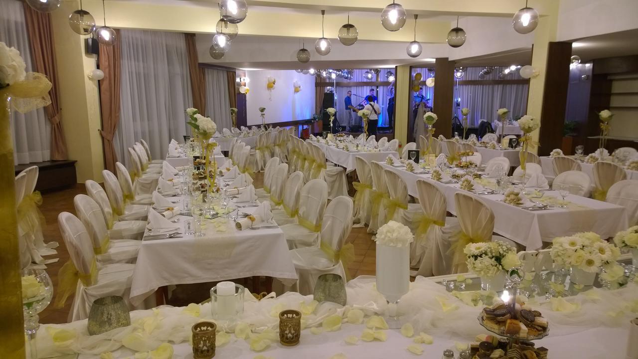 אומיסאליי Hotel Adriatic מראה חיצוני תמונה