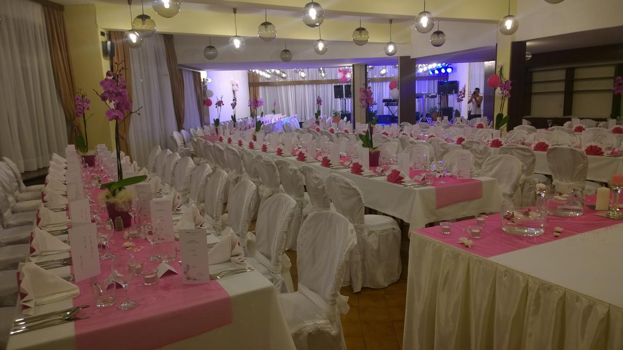 אומיסאליי Hotel Adriatic מראה חיצוני תמונה